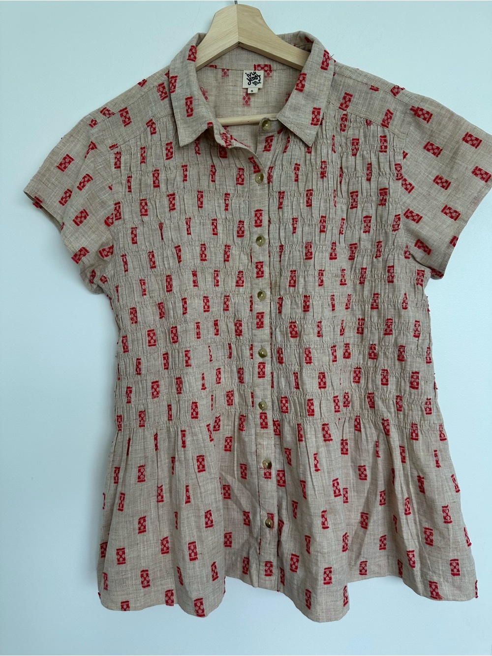 ivy jane Beige Short-Sleeve Button Front Blouse with Red Print